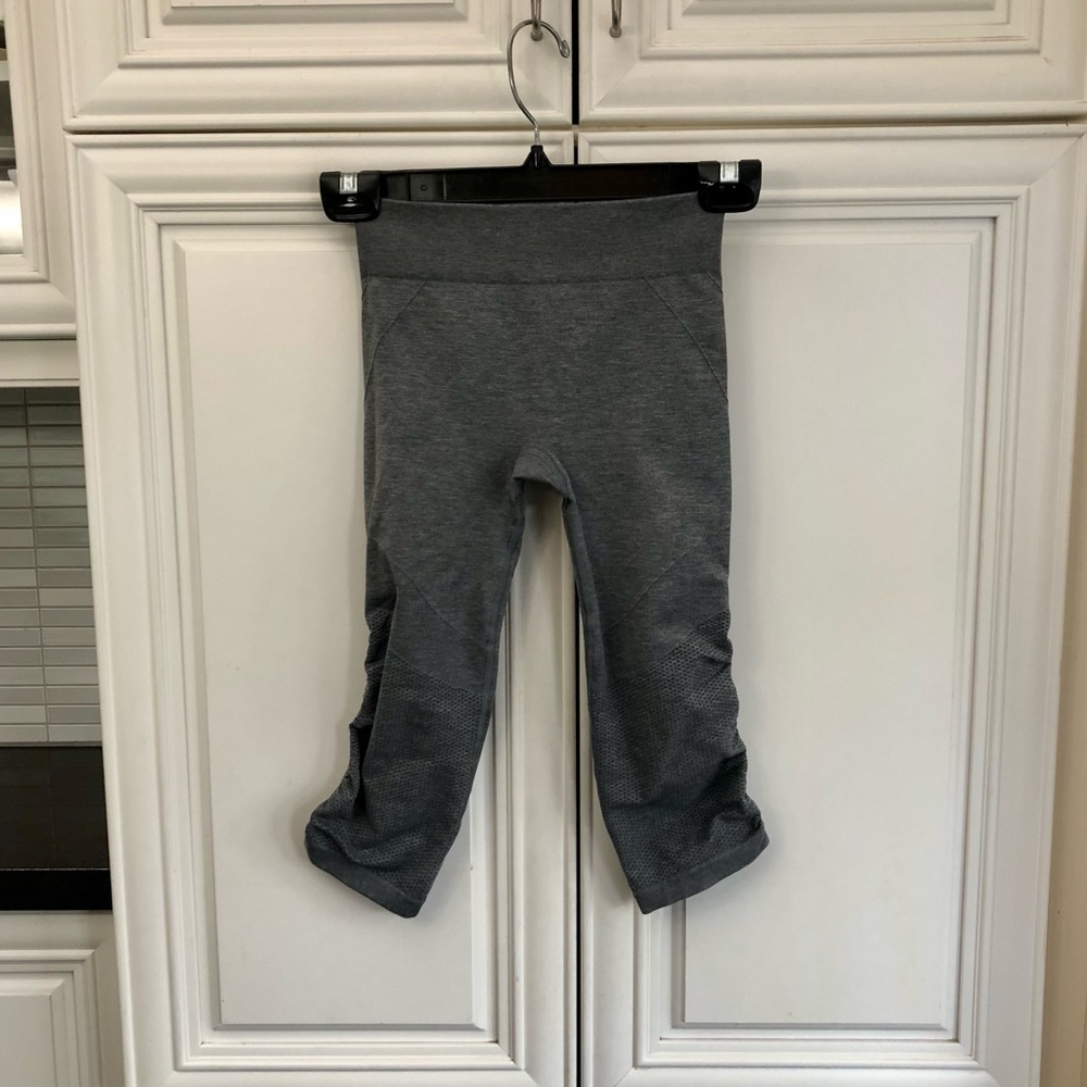 Ivivva by Lululemon girls crop leggings